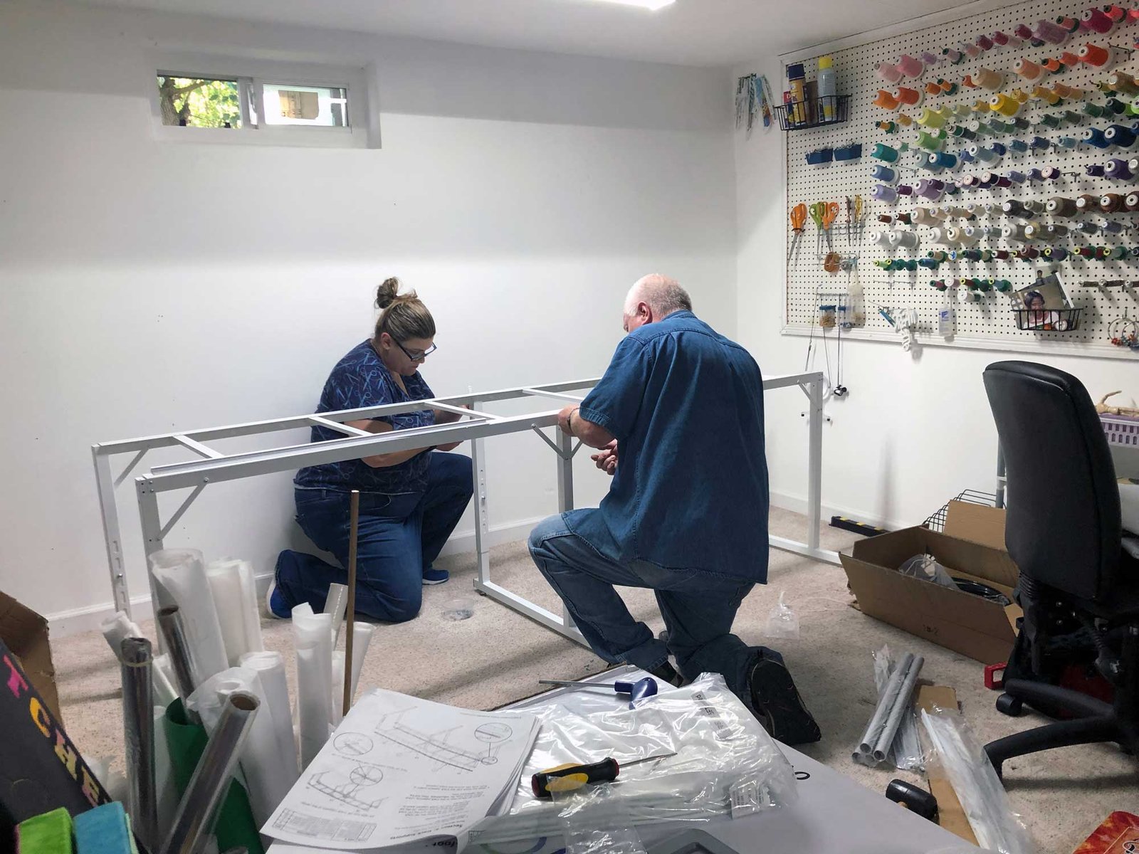 Handi Quilter reps doing installation